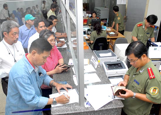 Tận tâm phục vụ nhân dân